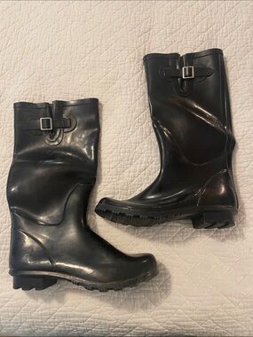 Black Buckle Mid-Calf Rain Boots